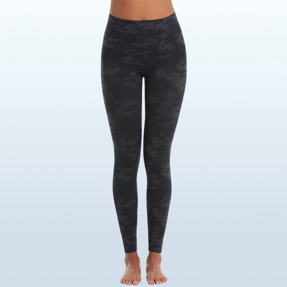 NWT SPANX Look at Me Now Black Camo Seamless Shaping Leggings, Size Small